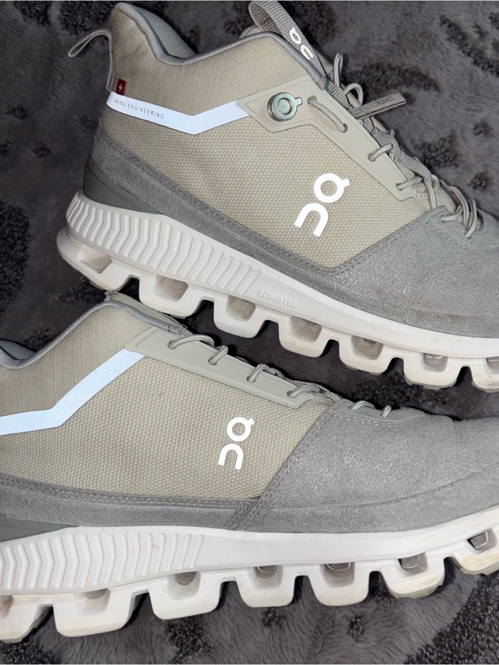On Running Cloud Hi Waterproof women’s Sneakers - Beige and Gray